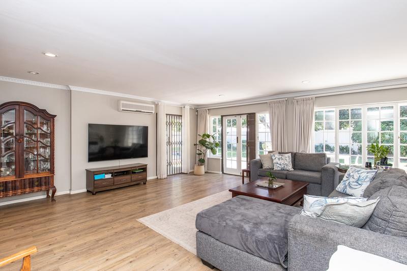 4 Bedroom Property for Sale in Constantia Western Cape